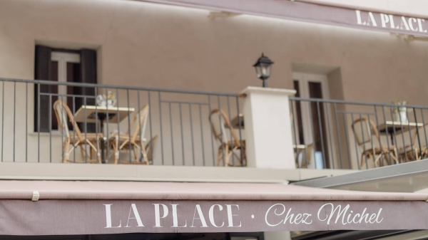 Restaurant De La Place - restaurant VENACO - bien manger VENACO