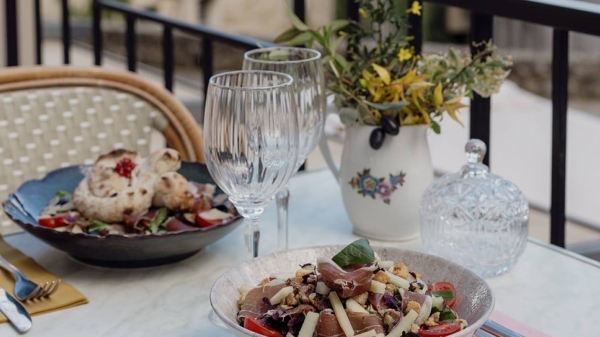 Restaurant De La Place - restaurant VENACO - bien manger VENACO